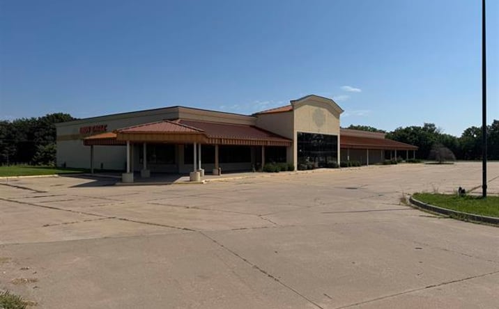 Pictures of Industrial, Self Storage, Office, Retail property located at 131 S SOANGETAHA Road, Galesburg, IL 61401 for sales - image #1