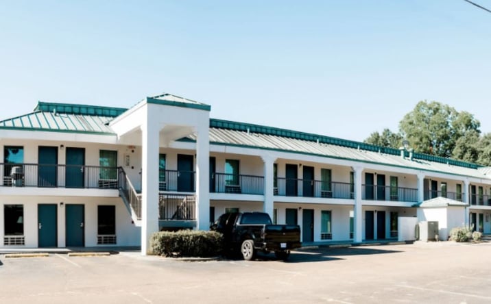 Pictures of Hospitality property located at 337 D'Evereaux Drive, Natchez, MS 39120 for sales - image #1