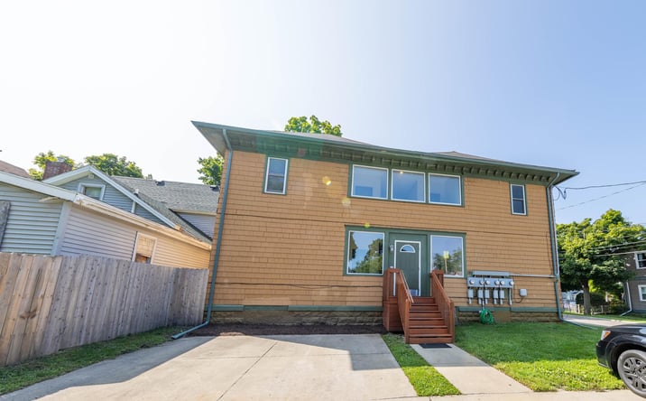 Pictures of Multifamily property located at 819 Vine St, Lansing, MI 48912 for sales - image #1