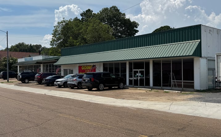 Pictures of Mixed Use, Retail property located at 425 West Main Street, Senatobia, MS 38668 for sales - image #1
