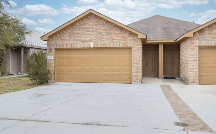 Pictures of Multifamily property located at 264 Rosalie Dr, New Braunfels, TX 78130 for sales - image #1