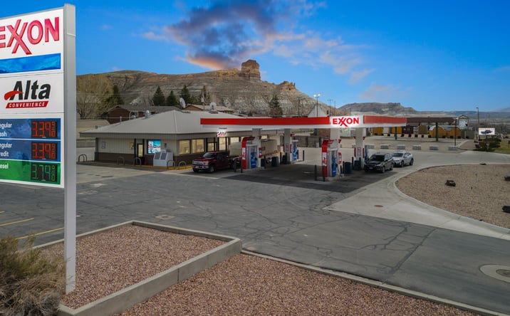 Pictures of Retail property located at 1050 W Flaming Gorge Way, Green River, WY 82935 for sales - image #1