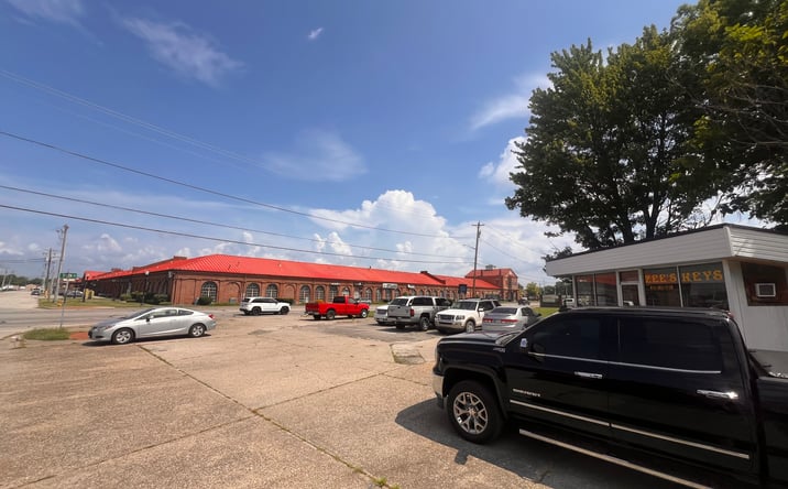 Pictures of Land property located at 516 E 10th St, Jeffersonville, IN 47130 for sales - image #1