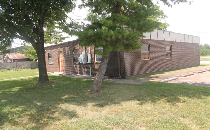 Pictures of Industrial property located at 325 W Industrial Park Road, Carbondale, IL 62901 for sales - image #1