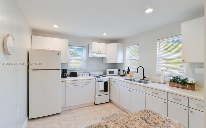 Pictures of Multifamily property located at 1947 Adams St, Hollywood, FL 33020 for sales - image #1