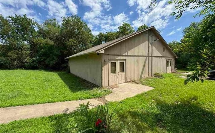 Pictures of Business for Sale property located at 802 E Brissy Street, Cushing, OK 74023 for sales - image #1