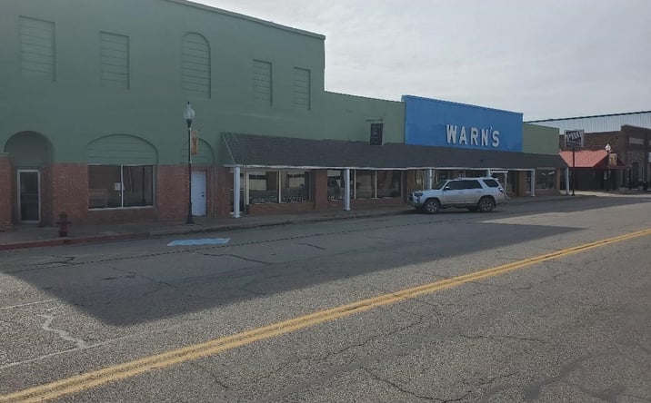 Pictures of Retail property located at 507 W Broadway Street, Okemah, OK 74859 for sales - image #1