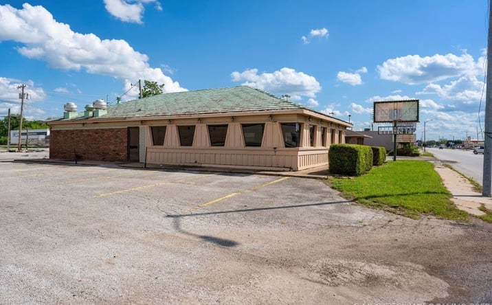 Pictures of Mixed Use, Office, Retail property located at 426 S Wilson Street, Vinita, OK 74301 for sales - image #1