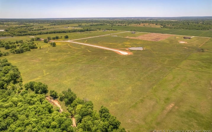 Pictures of Land property located at 18511 S 368th East Avenue, Porter, OK 74454 for sales - image #1