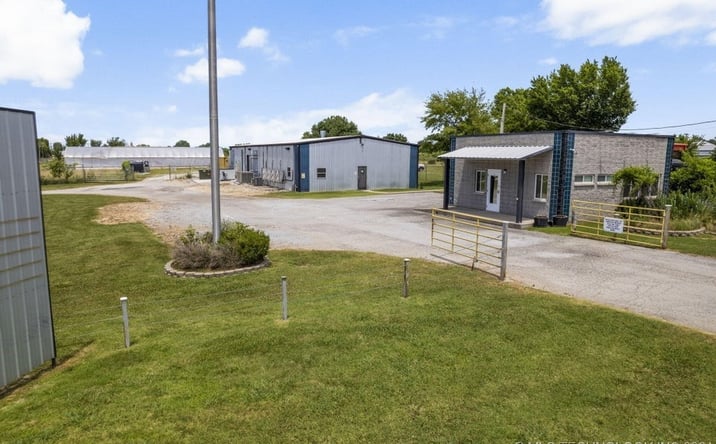 Pictures of Industrial property located at 64050 E 290, Grove, OK 74344 for sales - image #1