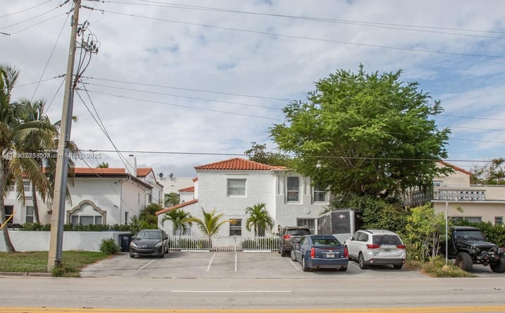 Pictures of Multifamily property located at 2816 Pine Tree Dr, Miami Beach, FL 33140 for sales - image #1
