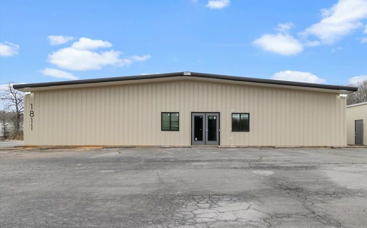 Pictures of Industrial property located at 1811-1813 Old Estill Springs Rd, Tullahoma, TN 37388 for sales - image #1