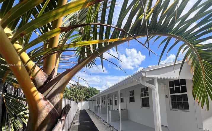 Pictures of Multifamily property located at 716 SE 14th Ct #1-4, Fort Lauderdale, FL 33316 for sales - image #1