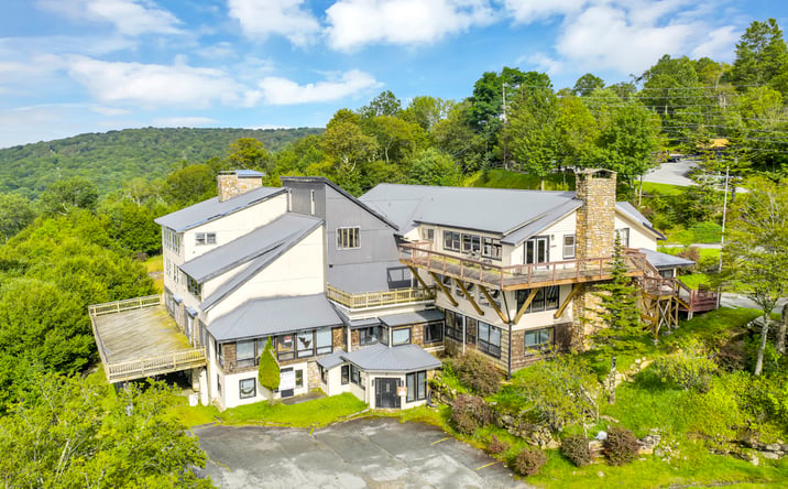 Pictures of Hospitality, Mixed Use property located at 704 Beech Mountain Pkwy, Beech Mountain, NC 28604 for sales - image #1
