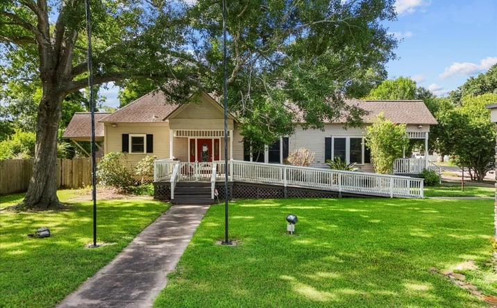 Pictures of Office property located at 445 E Mulberry St., Angleton, TX 77515 for sales - image #1