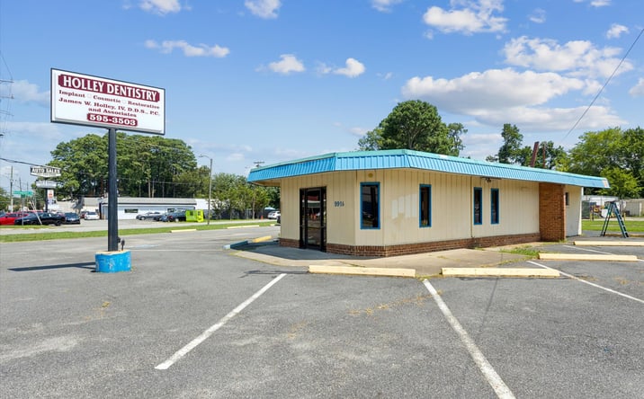 Pictures of Office property located at 9916 Warwick Blvd, Newport News, VA 23601 for sales - image #1