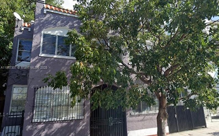 Pictures of Multifamily property located at 125 NW 7th Ave, Miami, FL 33128 for sales - image #1