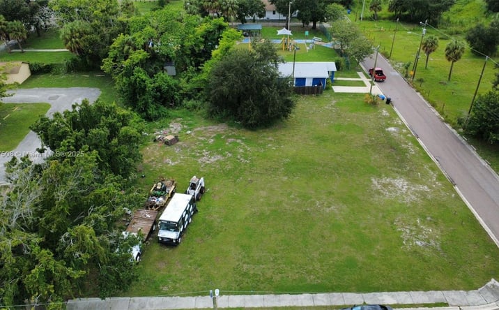Pictures of Land property located at S 7TH AVE, St Petersburg, FL 33712 for sales - image #1