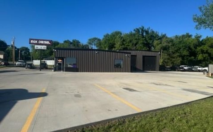 Pictures of Retail property located at 404 N East Street, Paola, KS 66071 for sales - image #1