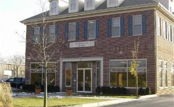 Pictures of Multifamily, Office property located at 2111 CHESTNUT Street 245, Glenview, IL 60025 for sales - image #1