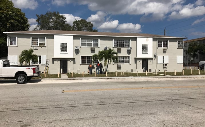 Pictures of Multifamily property located at 595 NE 129th St, North Miami, FL 33161 for sales - image #1