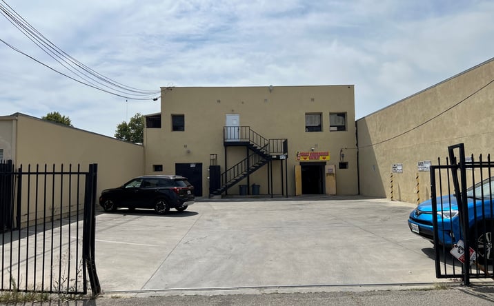 Pictures of Office, Retail property located at 7118 Reseda Blvd, Los Angeles, CA 91335 for sales - image #1