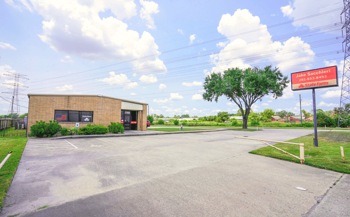 Pictures of Office, Industrial property located at 11043 Jones Rd, Houston, TX 77070 for sales - image #1