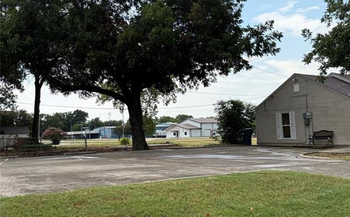 Pictures of Office property located at 1410 W Broadway, Ardmore, OK 73401 for sales - image #1