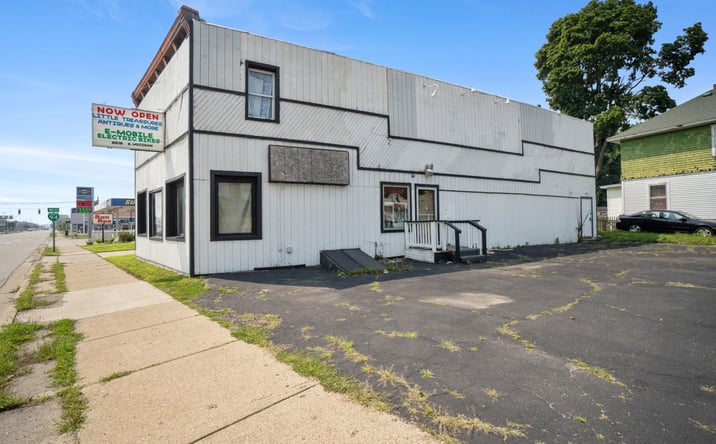 Pictures of Special Purpose property located at 2016 E Michigan Avenue, Jackson, MI 49202 for sales - image #1