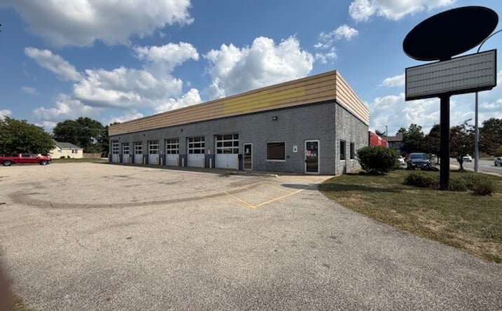 Pictures of Retail property located at 211 N Gilbert St, Danville, IL 61832 for sales - image #1