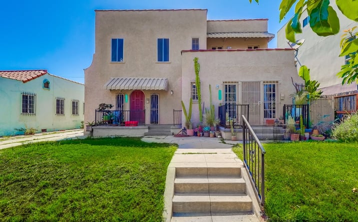 Pictures of Multifamily property located at 833 North Ridgewood Place, Los Angeles, CA 90038 for sales - image #1