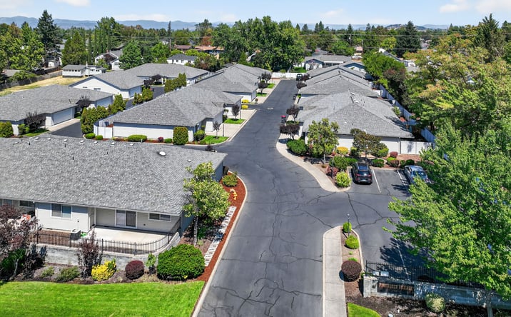Pictures of Multifamily property located at 1221 Skeeters Ln, Medford, OR 97504 for sales - image #1