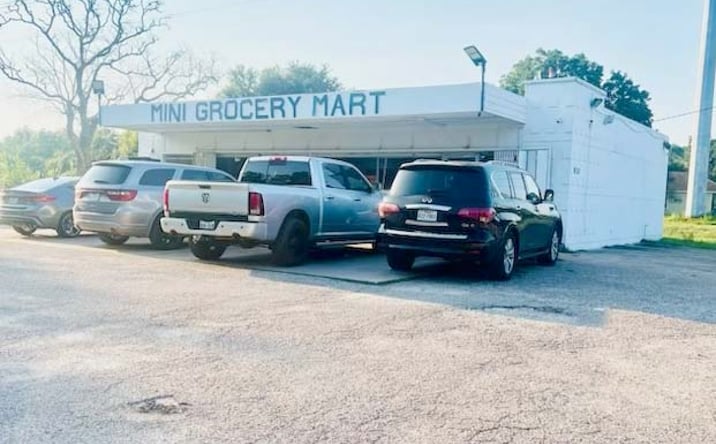 Pictures of Retail, Business for Sale property located at 810 Westward Avenue, La Marque, TX 77568 for sales - image #1