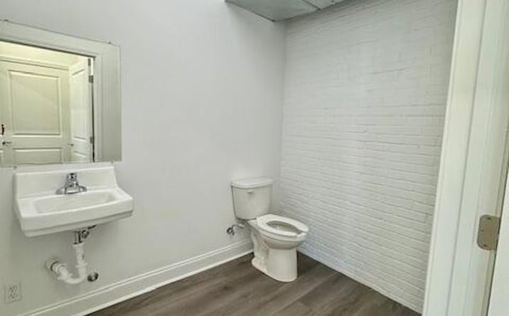 Pictures of Retail, Office property located at 801 W University Ave, Lafayette, LA 70506 for sales - image #1