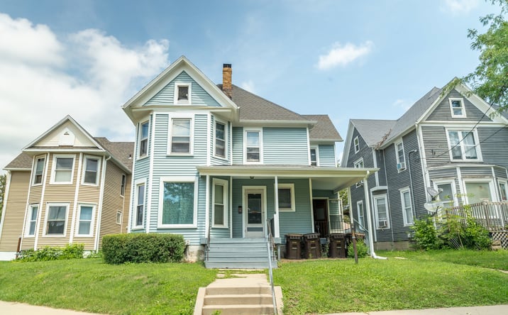 Pictures of Multifamily property located at 302 E Prospect Terrace, Freeport, IL 61032 for sales - image #1