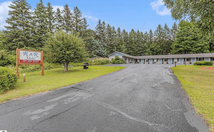 Pictures of Hospitality property located at 519 Lake Street, Frankfort, MI 49635 for sales - image #1