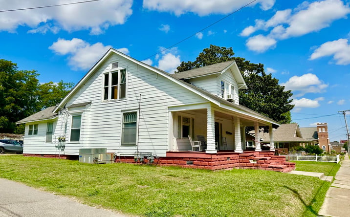 Pictures of Multifamily property located at 518 S College Street, Trenton, TN 38382 for sales - image #1