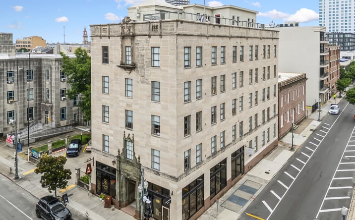 Pictures of Multifamily property located at 703 Carondelet St, New Orleans, LA 70113 for sales - image #1