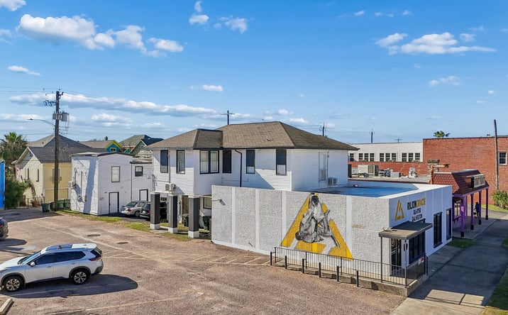 Pictures of Mixed Use, Multifamily property located at 2115 Broadway, Galveston, TX 77550 for sales - image #1