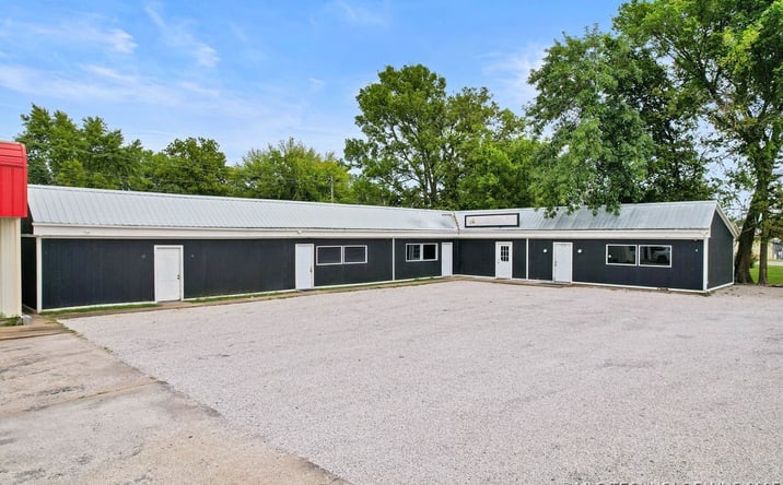 Pictures of Mixed Use, Office, Special Purpose, Retail, Industrial property located at 324 W Ketchum Avenue, Vinita, OK 74301 for sales - image #1