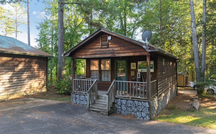 Pictures of Multifamily property located at 115 Chalet Lane, Henderson, TN 38340 for sales - image #1