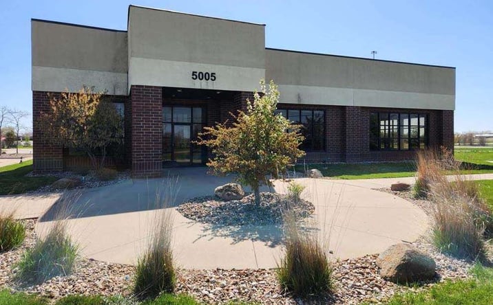 Pictures of Office property located at 5005 Bowling Street SW, Cedar Rapids, IA 52404 for sales - image #1