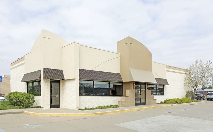 Pictures of Retail property located at 1915 E Maple Rd, Troy, MI 48083 for sales - image #1