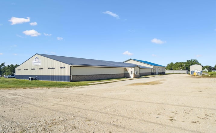 Pictures of Retail, Office, Industrial property located at 829 1st Ave Se, Oelwein, IA 50662 for sales - image #1
