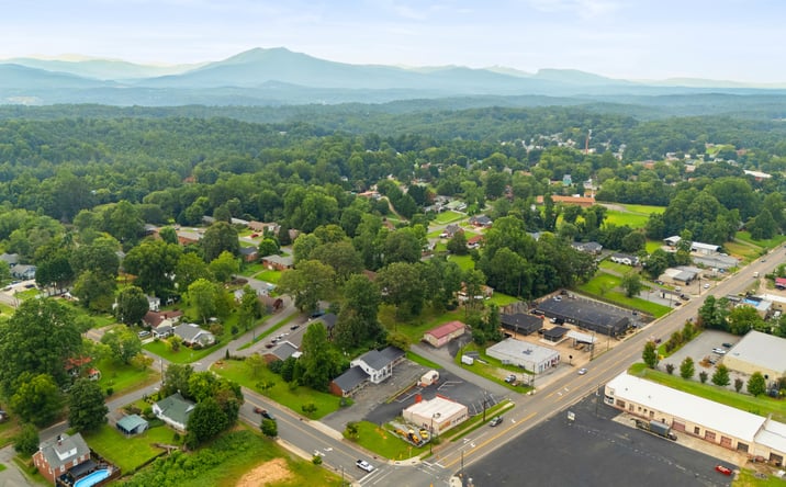 Pictures of Multifamily property located at 671 E Court Street, Marion, NC 28752 for sales - image #1
