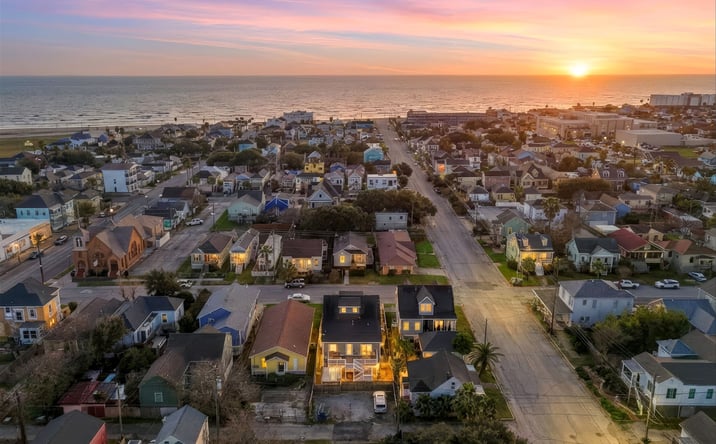Pictures of Multifamily property located at 1322 Ave L, Galveston, TX 77550 for sales - image #1