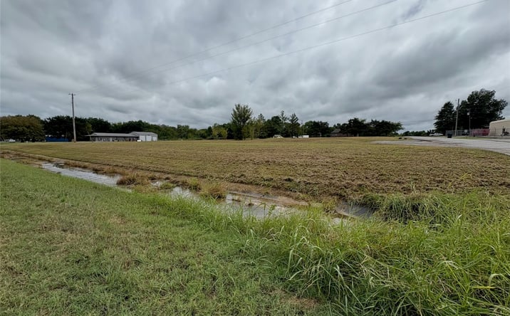 Pictures of Land property located at S 332 East Avenue, Coweta, OK 74429 for sales - image #1