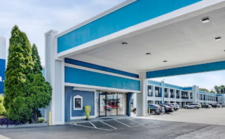 Pictures of Hospitality property located at 900 S Jefferson Ave, Cookeville, TN 38501 for sales - image #1