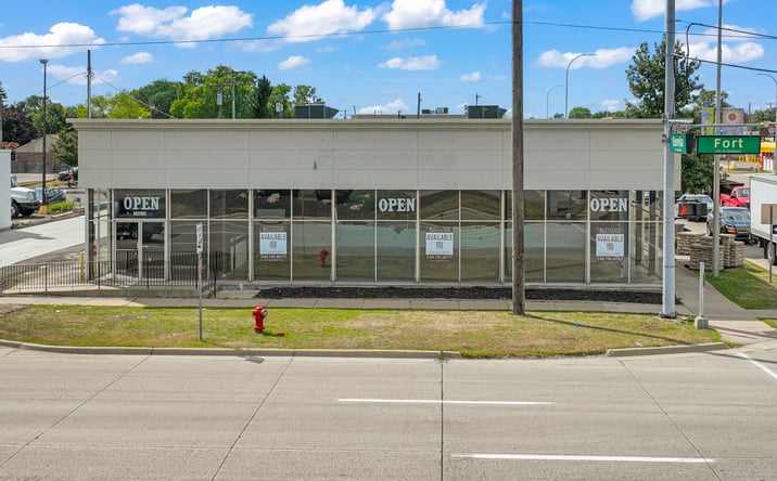 Pictures of Retail property located at 15010 Fort St, Southgate, MI 48195 for sales - image #1