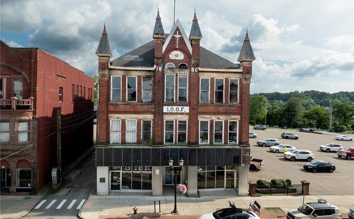 Pictures of Office, Retail property located at 622 Wheeling Ave, Cambridge, OH 43725 for sales - image #1